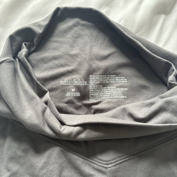 Wild Fable Bike Shorts Womens Size Medium Cross Front Waist Stretch Gray - Picture 4 of 6